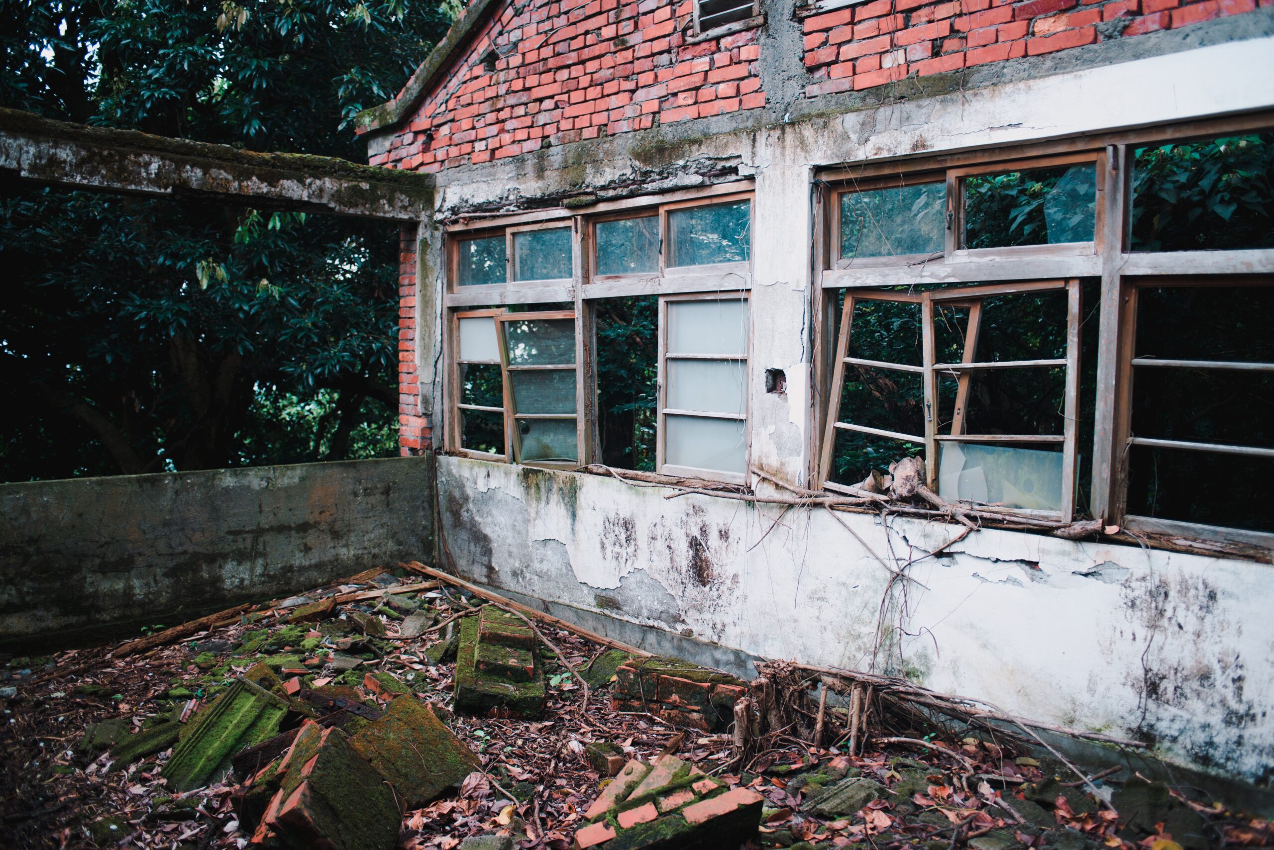 A Neglected Property With Damaged Structure